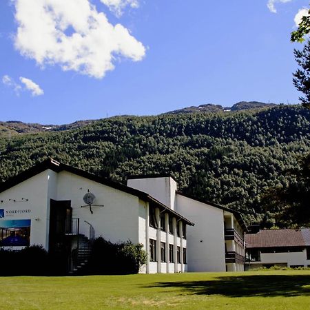 Nordfjord Hotell Нурфьордэйд Экстерьер фото
