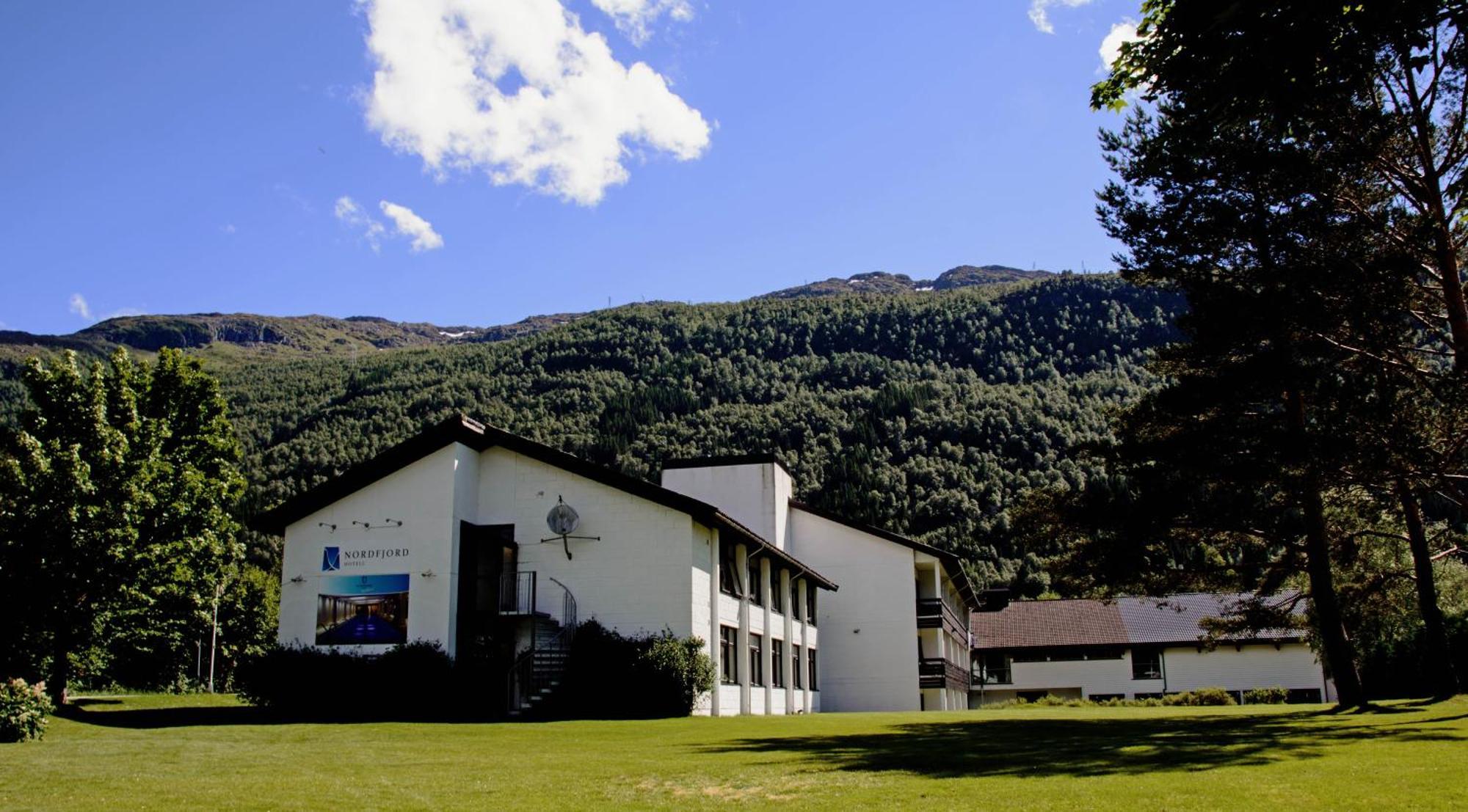 Nordfjord Hotell Нурфьордэйд Экстерьер фото