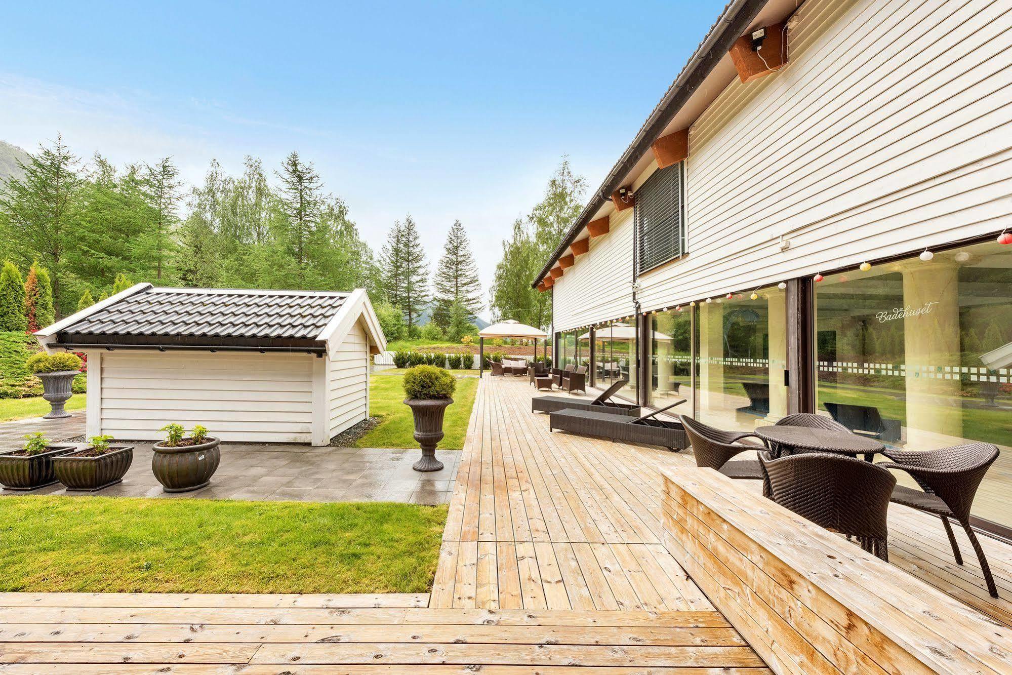 Nordfjord Hotell Нурфьордэйд Экстерьер фото